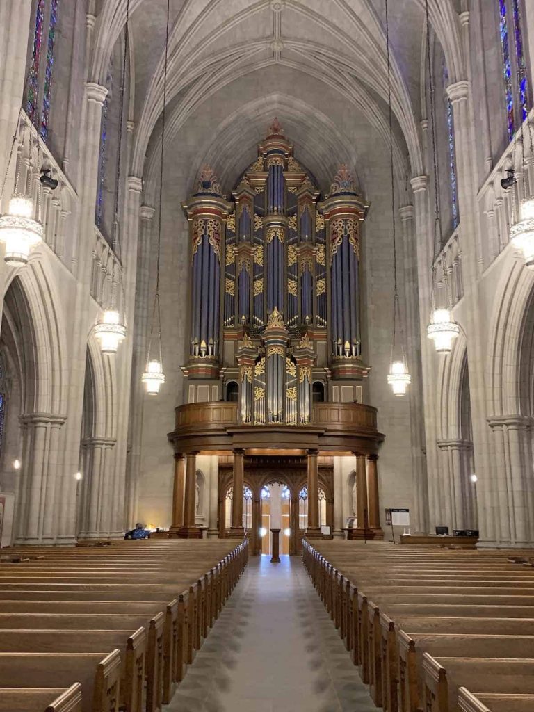 Pipe organ and pews in Duke University Chapel