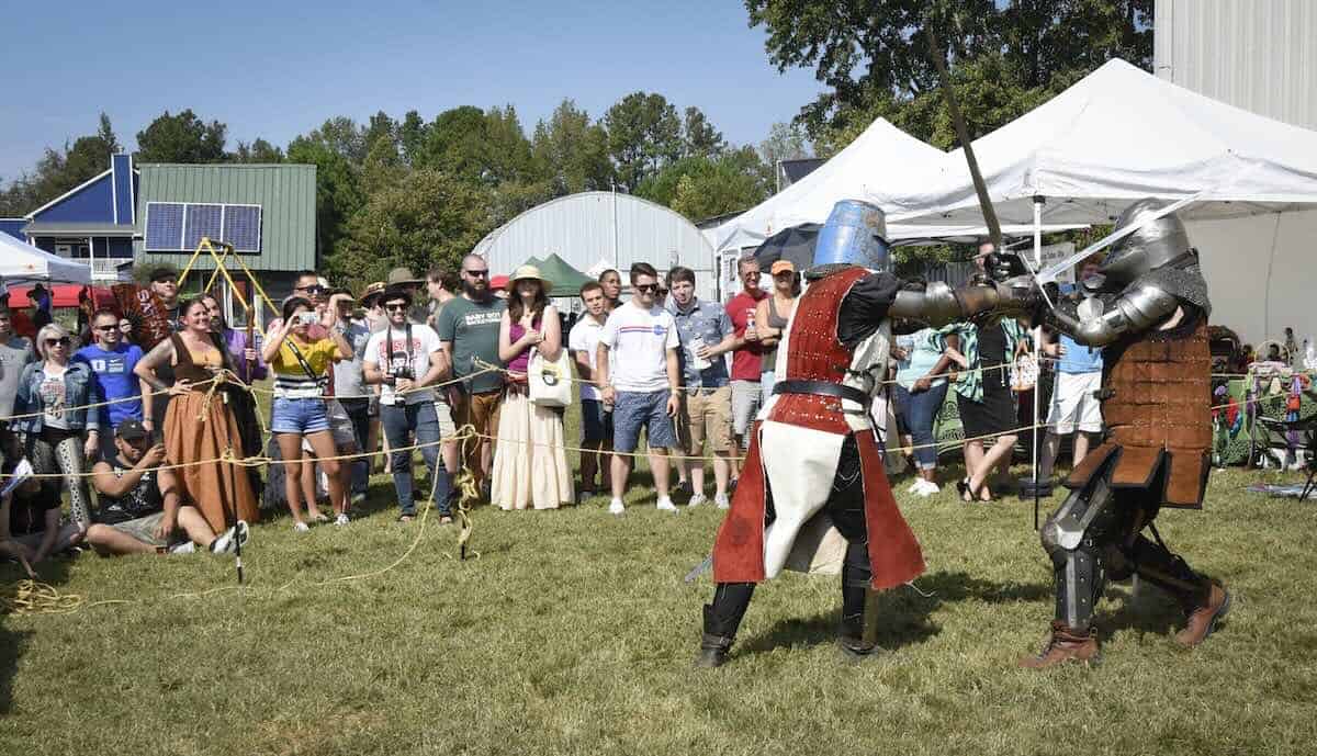 Knights dueling at Mead Fest