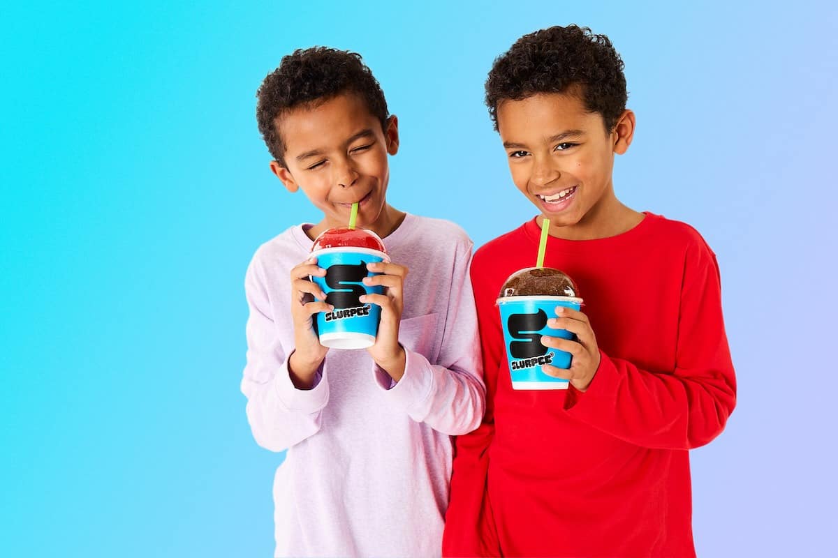 2 children drinking Slurpees