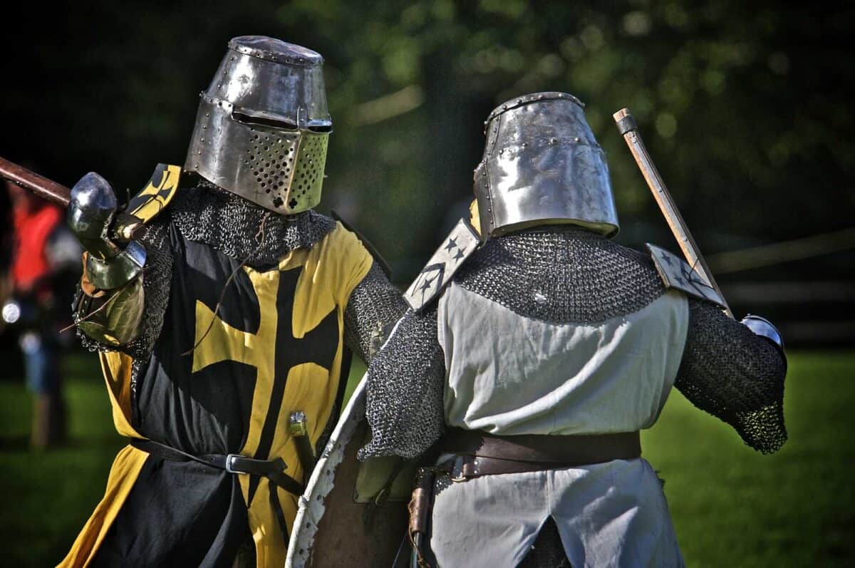knights sword fighting