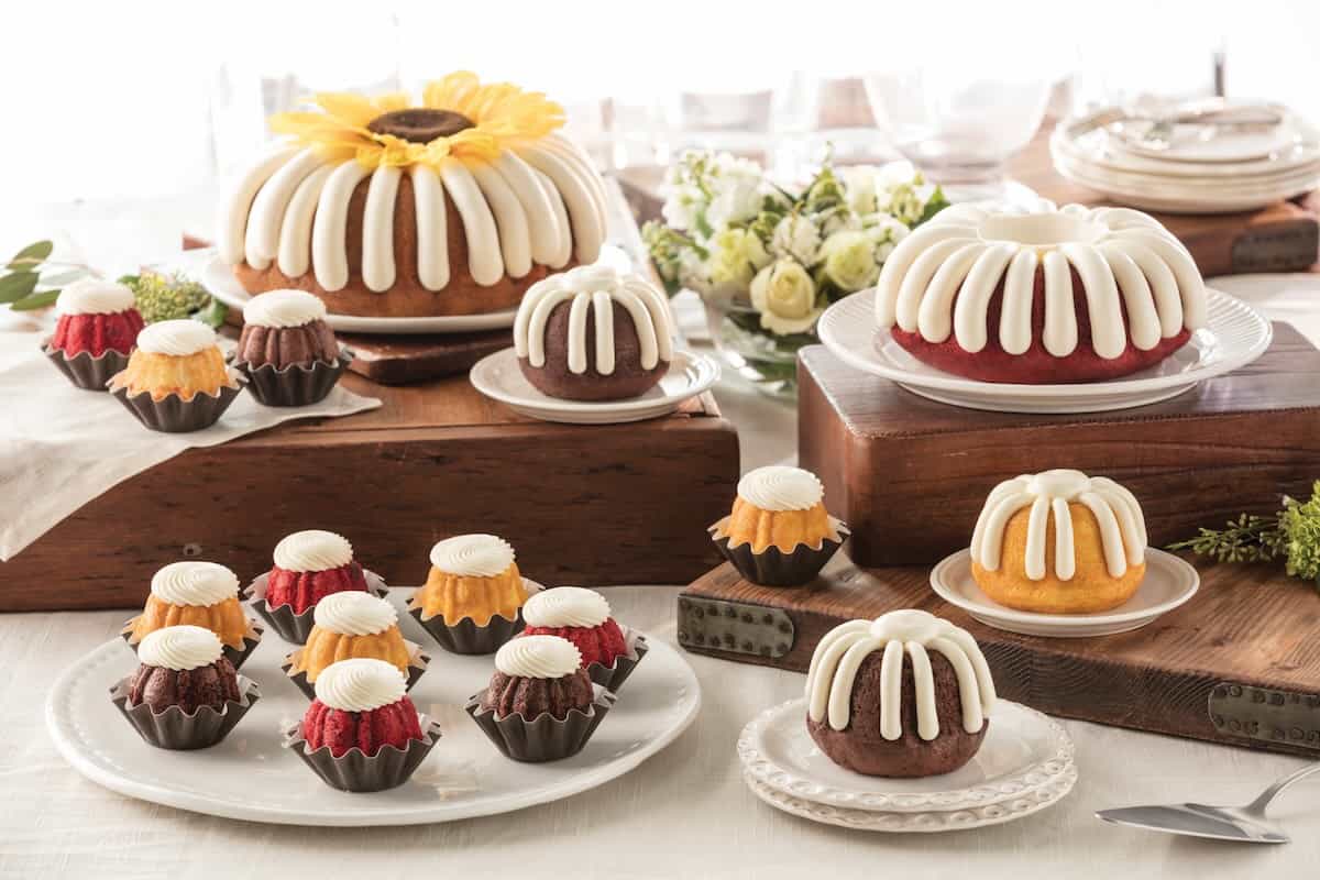 Bundt cakes, various sizes
