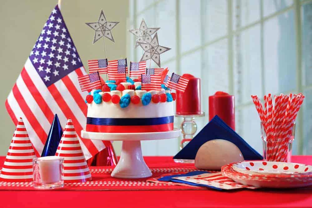 4th of July cake and decorations